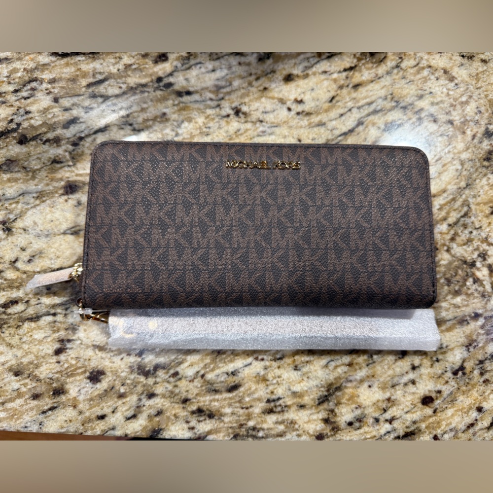 BRAND NEW Michael Kors Jet Set Travel Large Logo Continental Wristlet